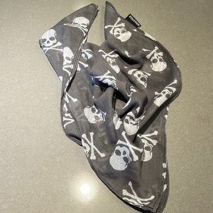 SOULCYCLE gray/white skull scarf - never used, perfect condition